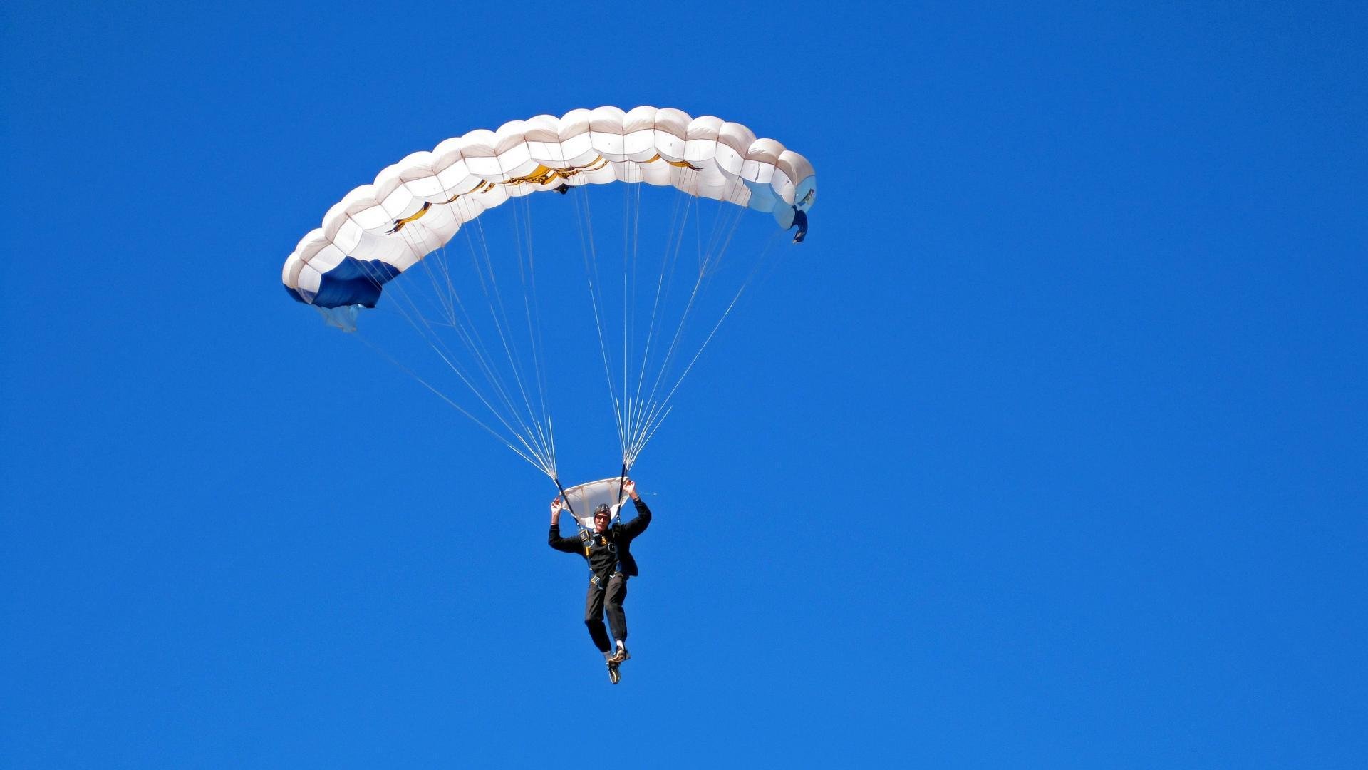 职业联赛转播制作水平未达国际标准,五大联赛转播权多少钱